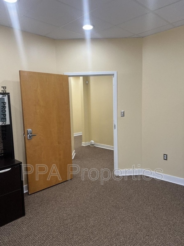 Building Photo - 3717 University Dr