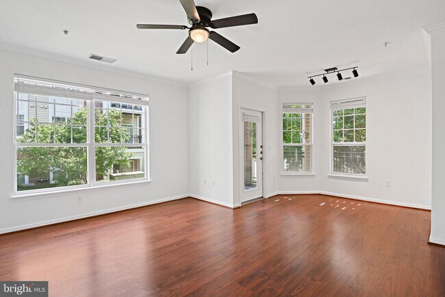Building Photo - 12921 Centre Park Cir