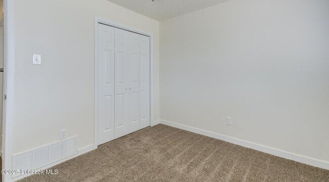 Building Photo - 3/2/1 FOR LEASE - SOUTH LUBBOCK
