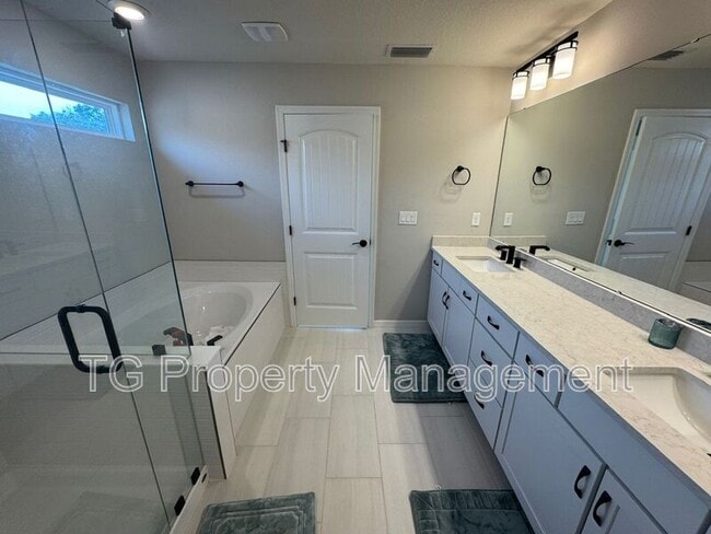 Building Photo - 217 Red Barn Rd