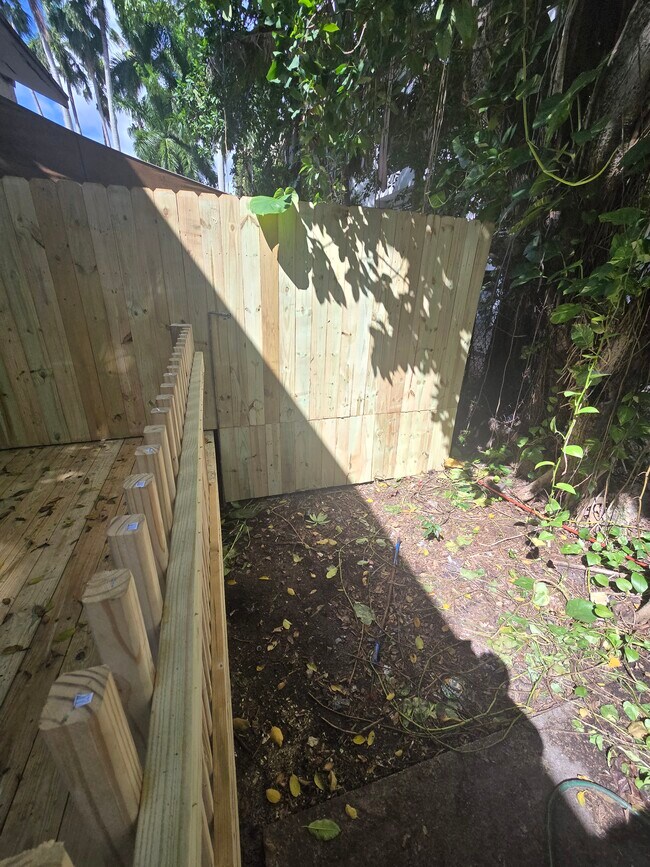 Building Photo - 1901 NW S River Dr