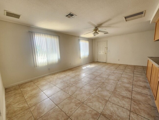 Building Photo - Beautiful 2 Bedroom Home