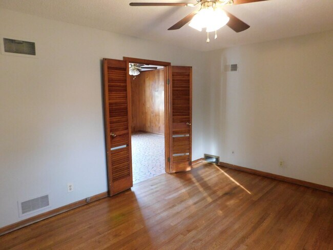 Building Photo - 8349 Cedarbrush Dr