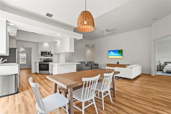 Building Photo - 7716 Uliva Way