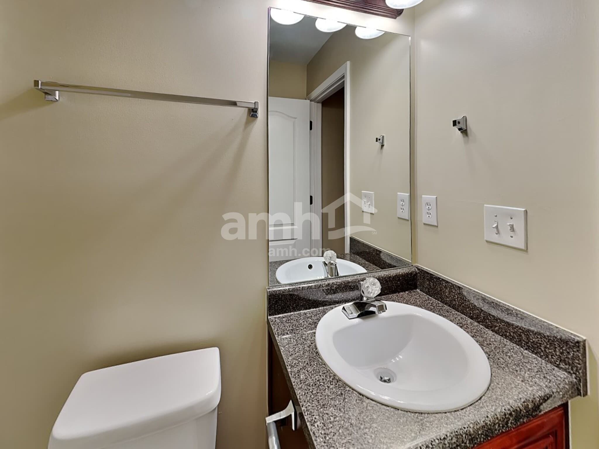 Building Photo - 144 Tyre Dr