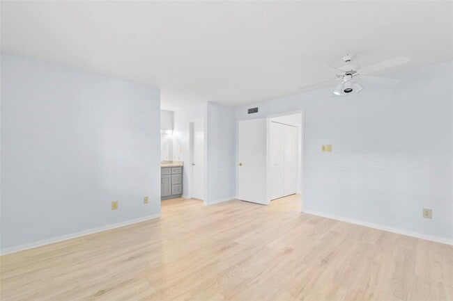 Building Photo - 8335 Ariel St