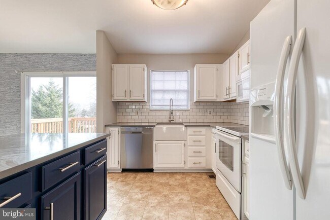 Building Photo - 1193 Bayview Vista