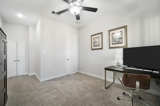 Building Photo - 4303 Cottonwood Creek Ln