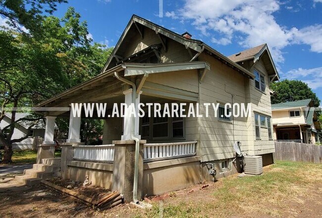 Building Photo - Amazing Historic Independence Home-Availab...