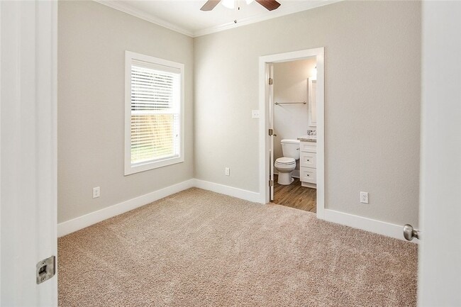 Building Photo - 1412 Holleman Dr