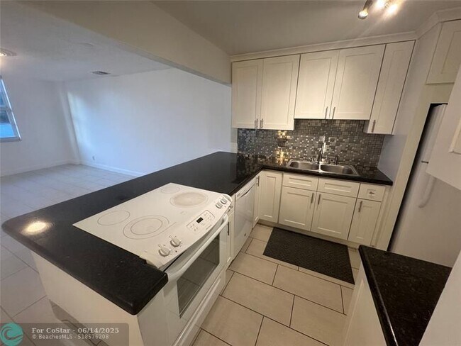 Building Photo - 336 N Birch Rd