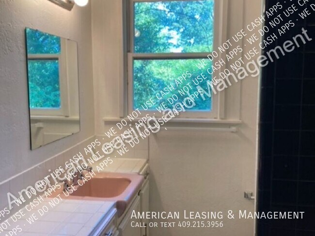 Building Photo - 604 Hackney Ave