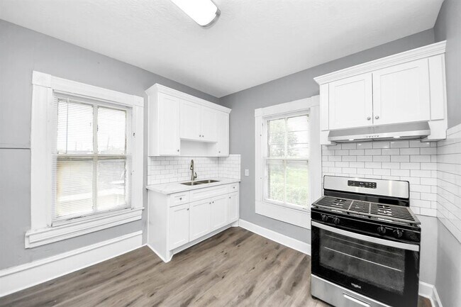 Building Photo - 2502 Saltus St