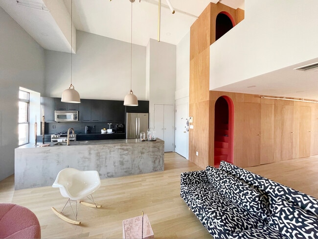 Kitchen / living room - 154 Broadway