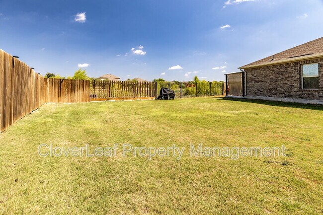 Building Photo - 804 Shrike Ln