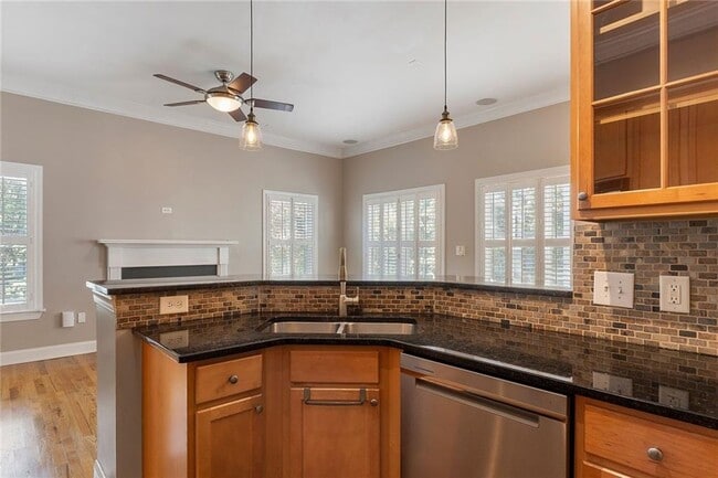 Building Photo - 267 Carlyle Park Dr