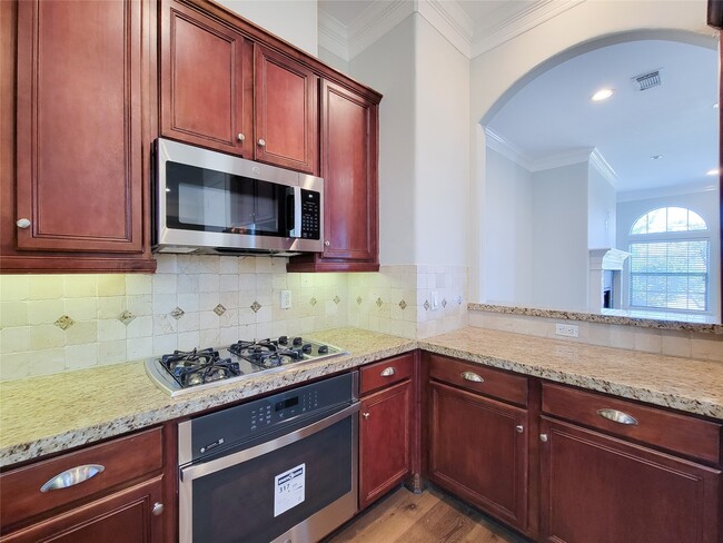 Building Photo - 2416 La Branch St