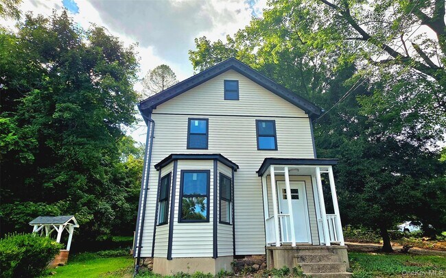 Building Photo - 375 NY-304