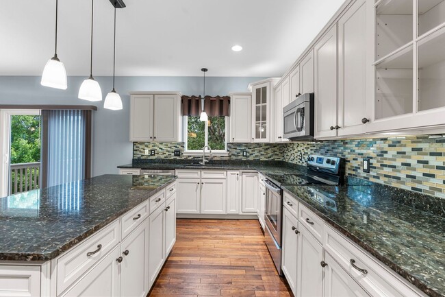 Building Photo - Stunning Former Display Home on a Quiet Cu...