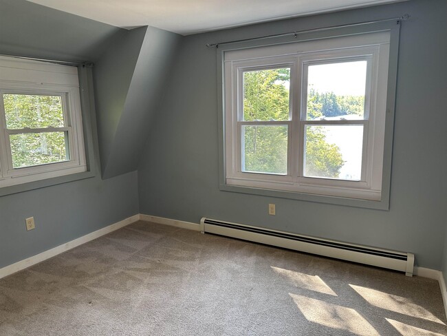 Building Photo - 92 Thayer Rd