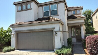 Building Photo - Siena at Green Valley 3bed 2.5bath