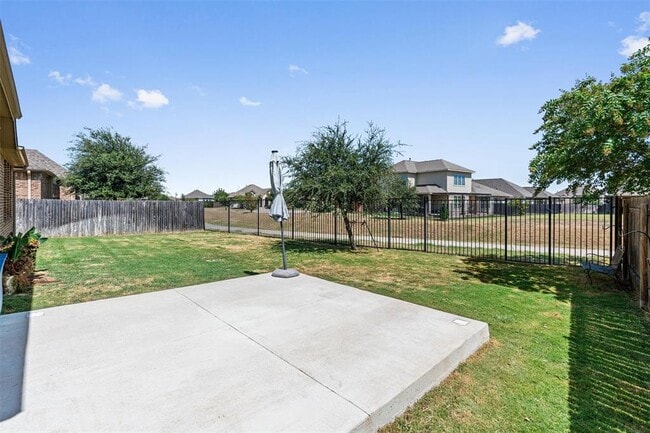 Building Photo - 404 Miracle Rose Way