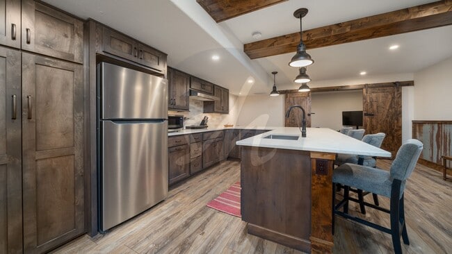 Building Photo - Country Living on 13.5 Acres