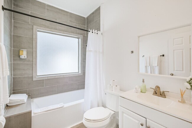 Building Photo - 3309 Webster St