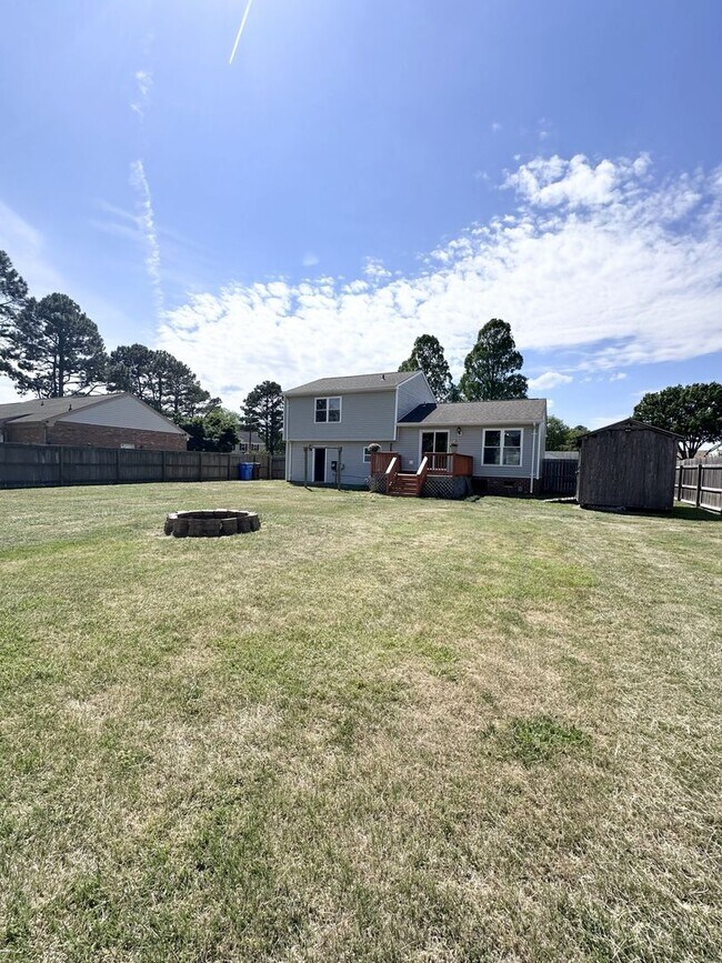 Building Photo - Charming Updated Home in Prime Chesapeake Location – Spacious Layout & Modern Touches!