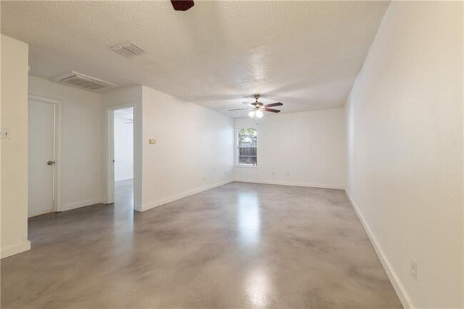 Building Photo - 5612 William Holland Ave