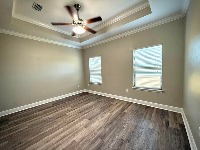 Building Photo - 399 Pin Oak Loop