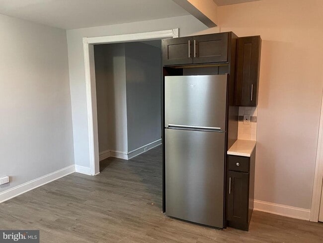 Building Photo - 532 E Mayland St