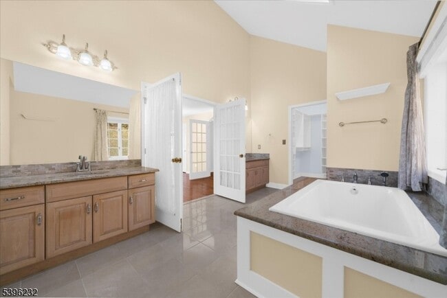 Building Photo - 21 Country Pl