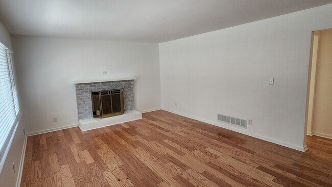 Building Photo - Adorable 3 Bedroom 2 Bath Brick Ranch home...