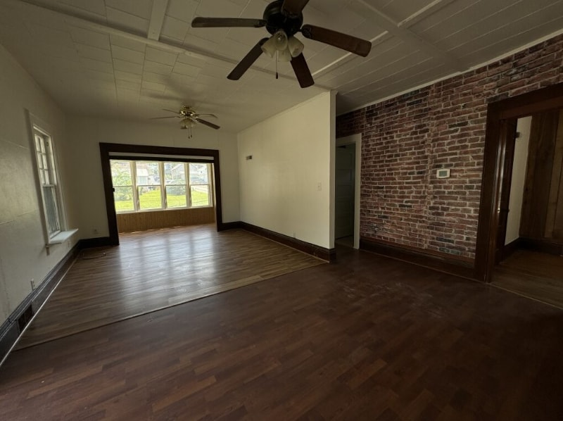 Building Photo - 408 E 4th St