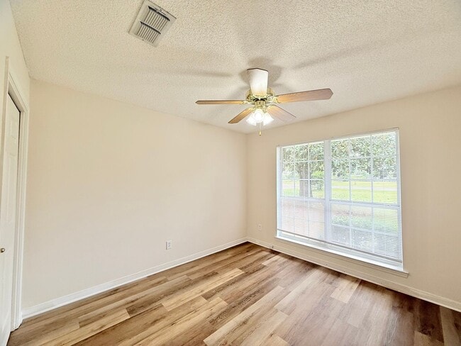 Building Photo - Spacious 4-Bedroom Home - Woodbine Springs