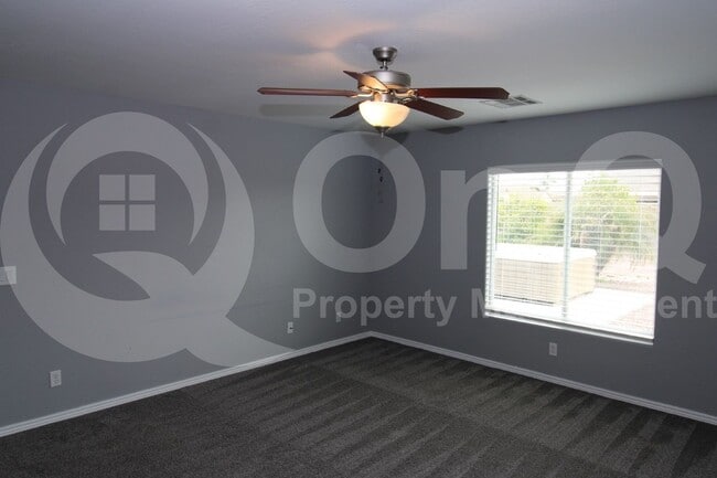 Building Photo - 4567 E Meadow Land Dr