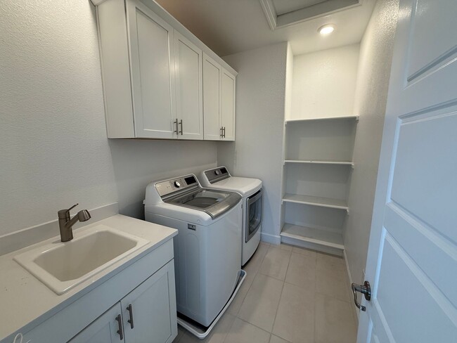 Building Photo - Newer Home in Tthe Northlake Community