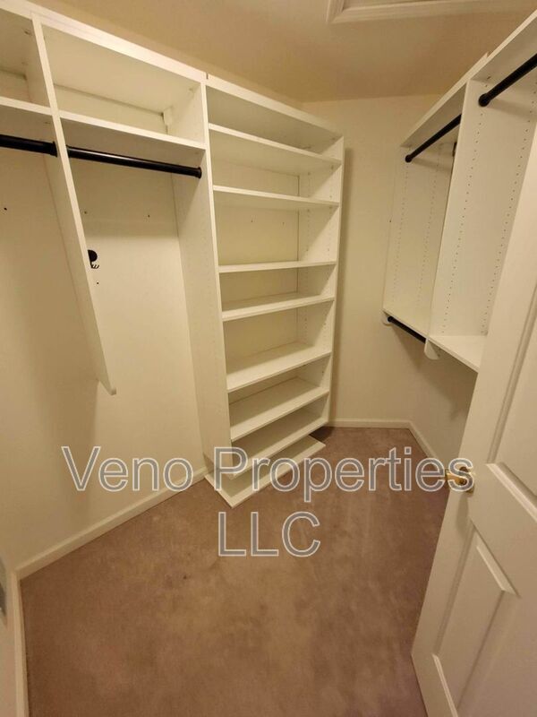 Building Photo - 16 Secretariat Ln