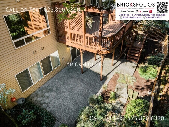 Building Photo - Elegant Lakeside Living Awaits in Issaquah...