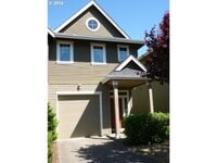Building Photo - Charming 3 Bedroom 2.5 Bath Townhouse in the St. Johns Area! Garage and Washer & Dryer Provided