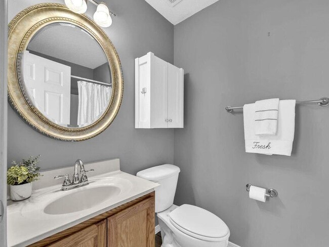 Building Photo - 983 Scenic Oak Ln