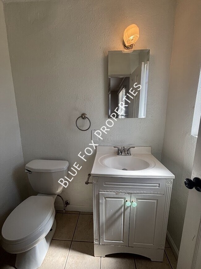 Building Photo - 5674 E Eastland St