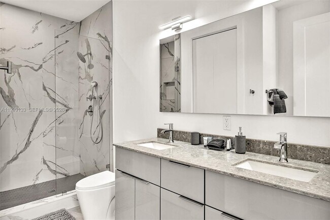 Building Photo - 2100 Miami Rd