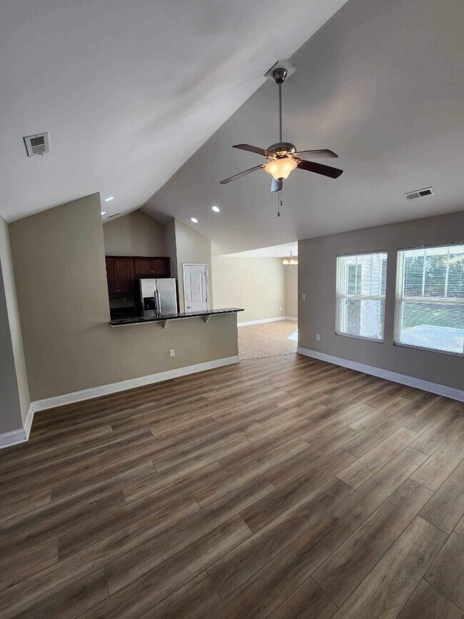Building Photo - 215 Leadoff Dr