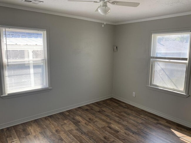 Building Photo - 204 E Fairchild Dr