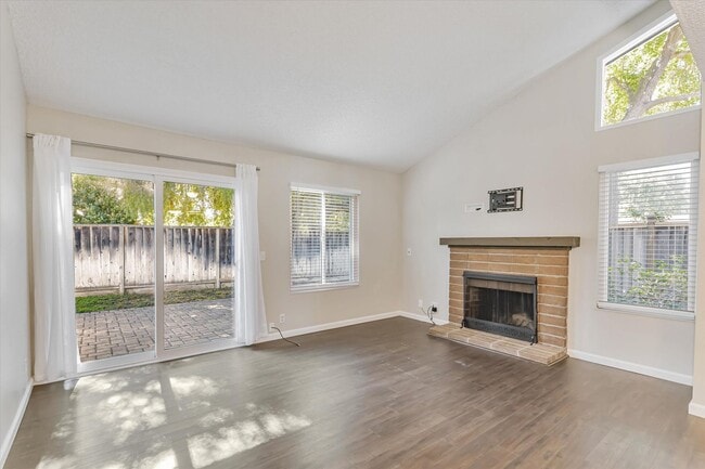 Building Photo - Updated home in Oak Grove