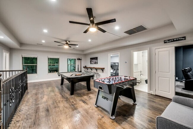 Building Photo - 987 Little Den Dr
