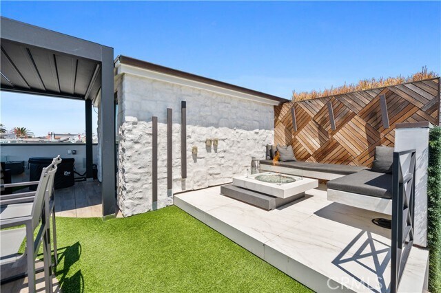 Building Photo - 2037 E Ocean Blvd