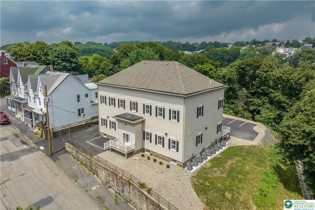Primary Photo - 418 W Race St